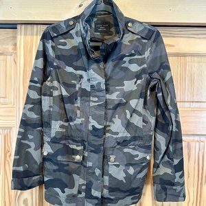 NWOT-Love Tree Medium Women's Camo Jacket